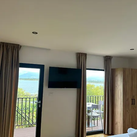 Mehja Shiroke 빌라