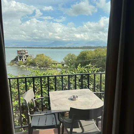 빌라 Mehja Shiroke *